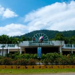 پارک پرندگان لنکاوی یا لنکاوی پرنده بهشت ​​(Langkawi Bird Paradise) یک پارک پنج هکتاری در امتداد خیابان آیر هَنگت (Jalan Ayer Hangat) است.