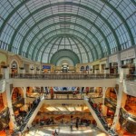 مرکز خرید امارات با بیش از 1000 فروشگاه ، 560 مارک بین المللی و 234479 متر مربع مساحت به یکی از بهترین ها و بزرگترین مراکز خرید جهان تبدیل شده است .