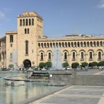 میدان جمهوری ، میدان مرکزی شهر ایروان ، ارمنستان توسط الکساندر تامانیان (Alexander Tamanian) در سال 1924 طراحی شد.