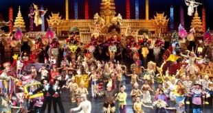 نمایش فانتاسی پوکت ، بزرگترین نشان جزیره پوکت است که با هنرمندان طناب باز ، و نمایش هنرمندانه با صدها فیل و سایر حیوانات با داستان های عجیب و غریب که آمیزه ای از سنت های کشور زیبای تایلند است