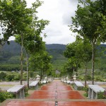 باغ یادبود نیروانا در منطقه کجنگ (kajang) ، مالزی یکی از چند باغ زنجیره ای خصوصی است که از سال ۱۹۹۰ در مالزی ، تایلند و سنگاپور به عنوان محلی برای امید دادن به زنده ها و آرامش ابدی مردگان افتتاح شد.