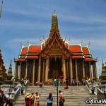 معبد بودای زمرد که به معبد پرا کاو (Wat Phra Kaew) شناخته شده است ، یک معبد مقدس است در داخل کاخ واقع شده است